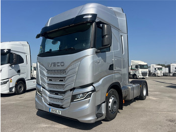 Влекач IVECO S-WAY