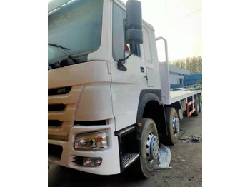 Камион цистерна SINOTRUK HOWO