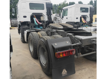 Влекач SINOTRUK HOWO