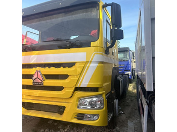 Влекач SINOTRUK HOWO
