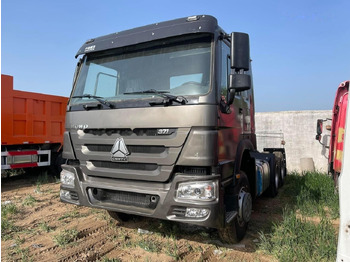 Влекач SINOTRUK HOWO
