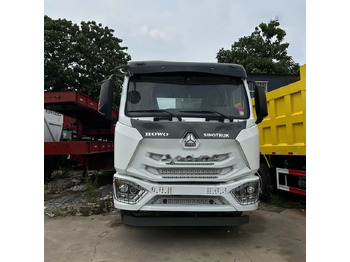Влекач SINOTRUK HOWO