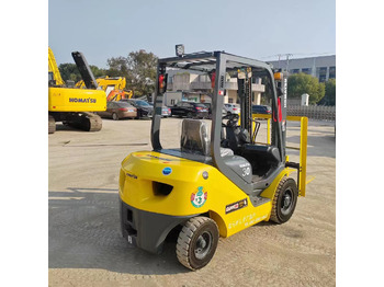 Дизелов мотокар KOMATSU FD30: снимка 2 Дизелов мотокар KOMATSU FD30: снимка 2