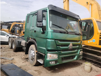 Влекач SINOTRUK HOWO