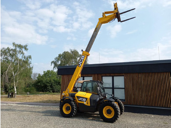 Телескопичен товарач JCB