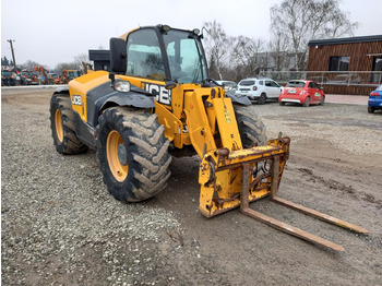 Телескопичен товарач JCB