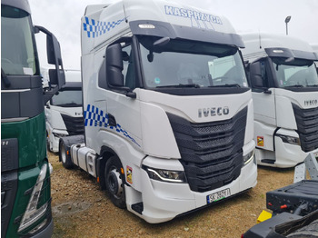 Влекач IVECO