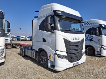 Влекач IVECO