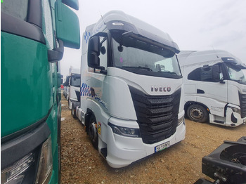 Влекач IVECO