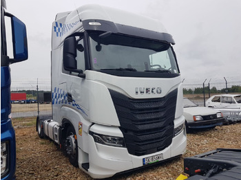 Влекач IVECO
