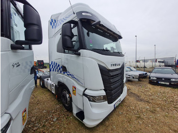 Влекач IVECO