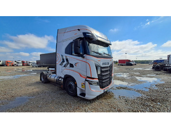 Влекач IVECO