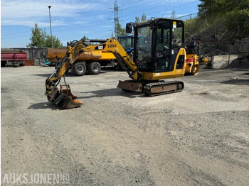 Мини багер 2011 Cat 301.8 minigraver m/Smalskuffe og hydraulisk pusseskuffe: снимка 2
