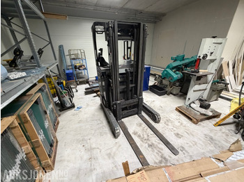 Подемно-транспортна техника 2013 Nissan UND140 Skyvemasttruck - 4,8m med batterilader: снимка 2 Подемно-транспортна техника 2013 Nissan UND140 Skyvemasttruck - 4,8m med batterilader: снимка 2