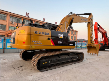 Верижен багер CATERPILLAR 320D2