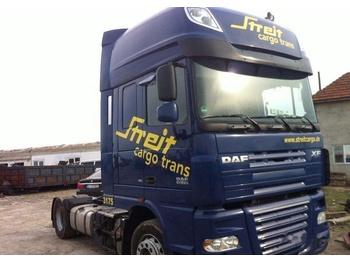 Влекач DAF XF 105