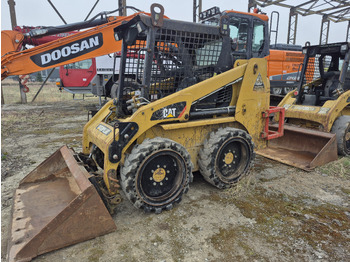 Мини челен товарач CATERPILLAR 216B3