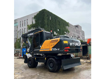 Колесен багер HYUNDAI