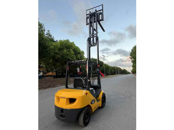 Дизелов мотокар New arriver second hand Komatsu FD30 forklift with good performance cheap used forklift for sale: снимка 3