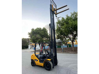 Дизелов мотокар New arriver second hand Komatsu FD30 forklift with good performance cheap used forklift for sale: снимка 5