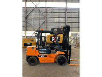Дизелов мотокар Toyota FD30 Forklift: снимка 3