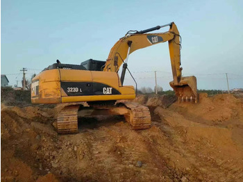 Багер CATERPILLAR 323D