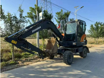 Мини багер Doosan DX 60: снимка 3