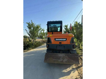 Мини багер Doosan DX 60: снимка 2