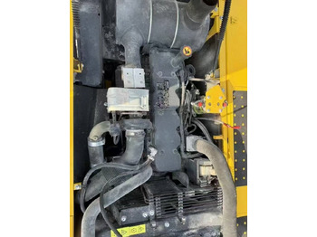 Верижен багер Komatsu PC 220-8: снимка 2