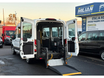 Лек автомобил FORD