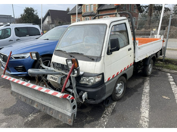 Лизинг на  Piaggio Piaggio PFAU Wywrotka 4X4 posypywarka odśnieżarka pług 2009 Piaggio Piaggio PFAU Wywrotka 4X4 posypywarka odśnieżarka pług 2009: снимка 4 Лизинг на  Piaggio Piaggio PFAU Wywrotka 4X4 posypywarka odśnieżarka pług 2009 Piaggio Piaggio PFAU Wywrotka 4X4 posypywarka odśnieżarka pług 2009: снимка 4