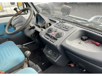 Лизинг на  Piaggio Piaggio PFAU Wywrotka 4X4 posypywarka odśnieżarka pług 2009 Piaggio Piaggio PFAU Wywrotka 4X4 posypywarka odśnieżarka pług 2009: снимка 3 Лизинг на  Piaggio Piaggio PFAU Wywrotka 4X4 posypywarka odśnieżarka pług 2009 Piaggio Piaggio PFAU Wywrotka 4X4 posypywarka odśnieżarka pług 2009: снимка 3