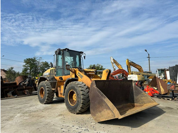 Колесен товарач CASE