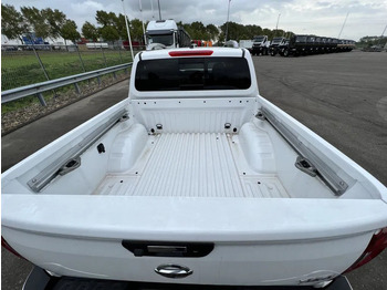 Лизинг на Nissan Navara 4x4 2.5 D Double Cab - LE Plus - AUTOMATIC - FULL OPTIONS - EURO 2 - NEW!! - 3 UNITS Nissan Navara 4x4 2.5 D Double Cab - LE Plus - AUTOMATIC - FULL OPTIONS - EURO 2 - NEW!! - 3 UNITS: снимка 4
