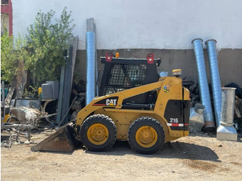 Мини челен товарач CATERPILLAR 216