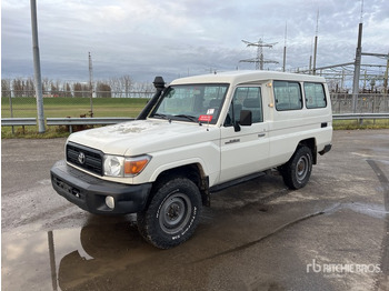 Джип TOYOTA Land Cruiser