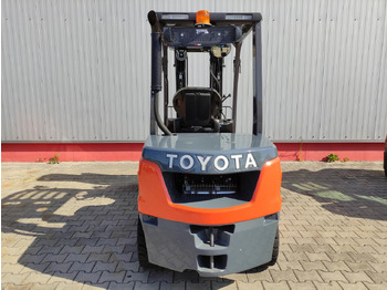 Лизинг на Toyota 52-8FDF30 Toyota 52-8FDF30: снимка 4 Лизинг на Toyota 52-8FDF30 Toyota 52-8FDF30: снимка 4