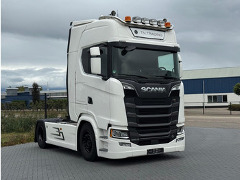 Влекач SCANIA S