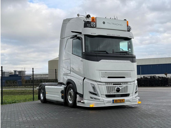 Влекач VOLVO FH13 460