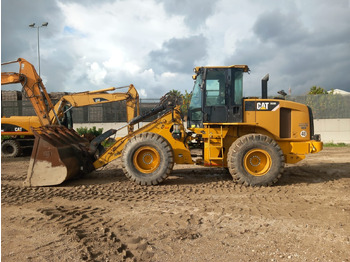 Колесен товарач CATERPILLAR 930