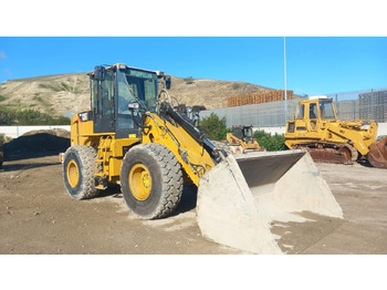 Колесен товарач CATERPILLAR 930H