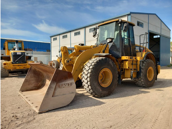 Колесен товарач CATERPILLAR