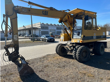 Колесен багер CATERPILLAR