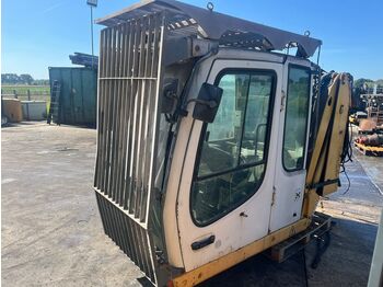 Кабина и интериор LIEBHERR