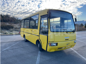 Училищен автобус IVECO