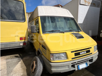 Училищен автобус IVECO Daily