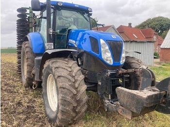 Трактор NEW HOLLAND T7.220