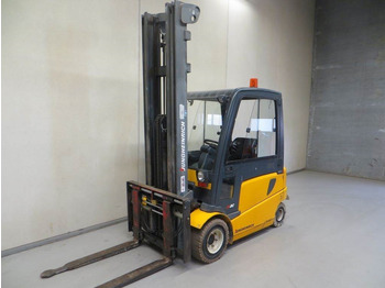 Лизинг на Jungheinrich EFG-VAC 30  Jungheinrich EFG-VAC 30: снимка 3