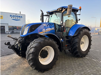 Трактор NEW HOLLAND T7.230