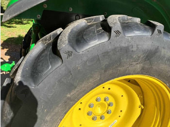 Трактор John Deere 5100M: снимка 2